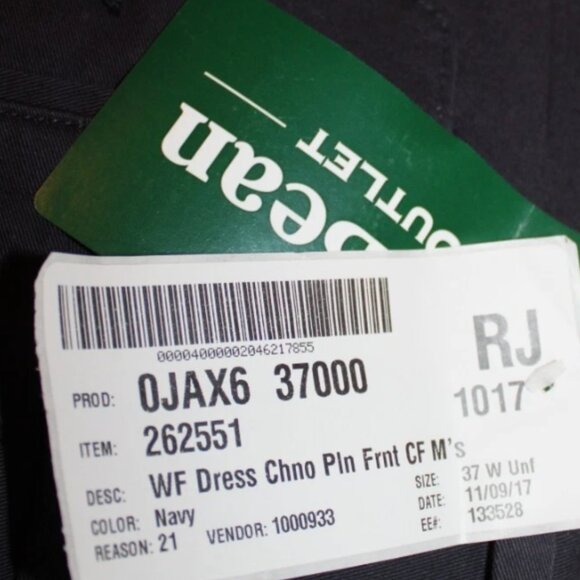 L.L. Bean Navy Blue Men's Pants 37 x 32 Wrinkle Free Cotton - Picture 4 of 8